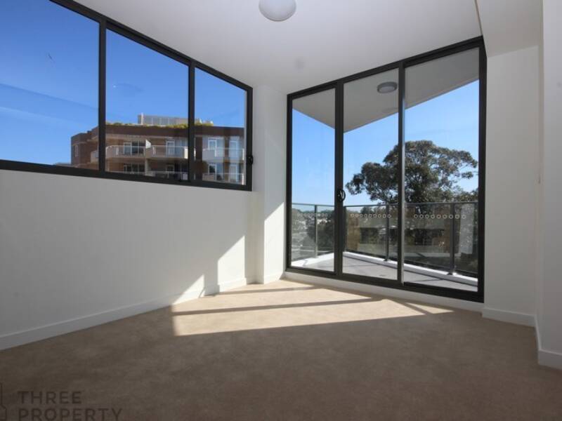 311/135 Pacific Highway, Hornsby, NSW 2077 AUS
